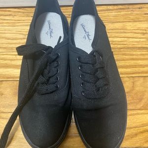 Woman’s black shoes size 6 non slip